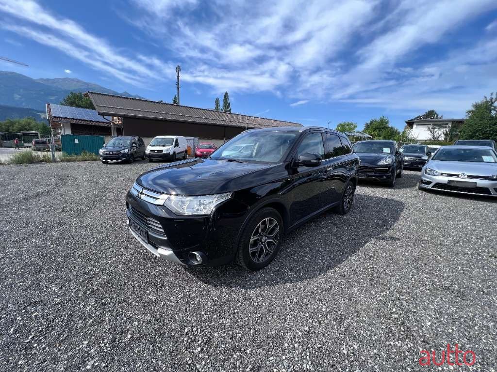 2014' Mitsubishi Outlander photo #2