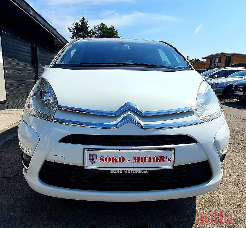 2013' Citroen C4 Picasso photo #2