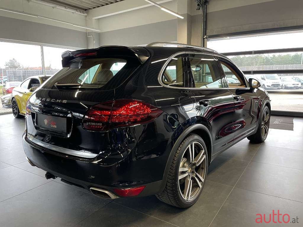 2011' Porsche Cayenne photo #4
