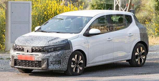 Dacia Sandero erhält ein Facelift: Das verraten erste Erlkönigfotos