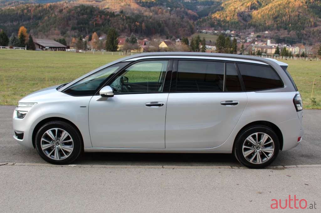 2016' Citroen C4 Picasso photo #2