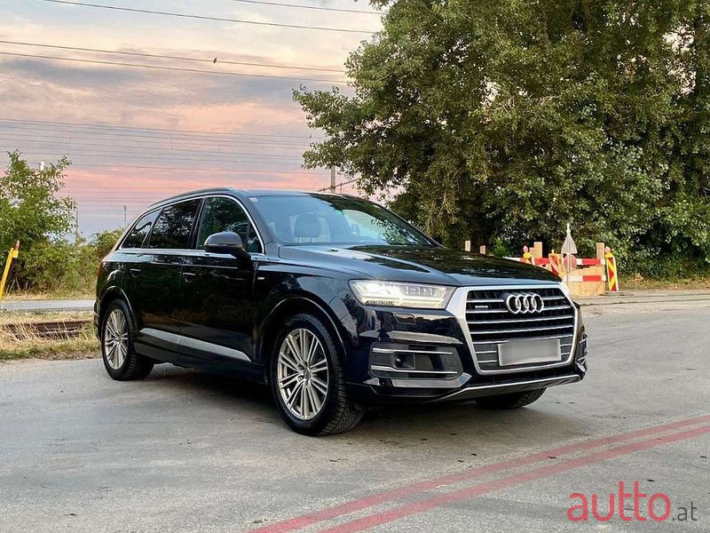 2015' Audi Q7 photo #6