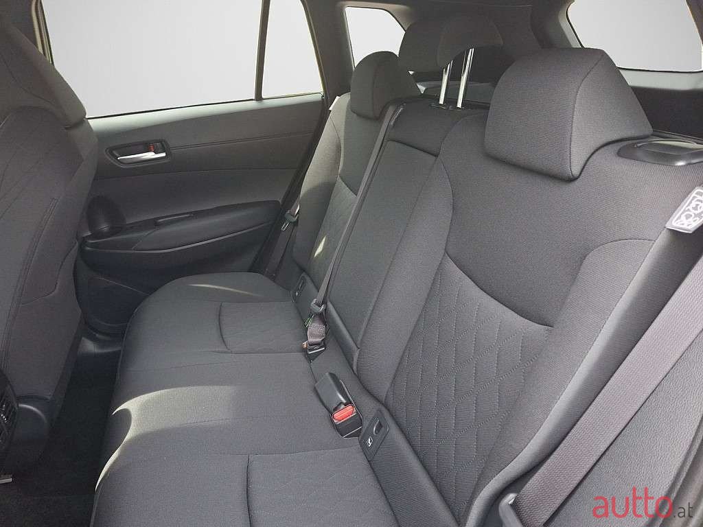 2024' Toyota Corolla Cross photo #5