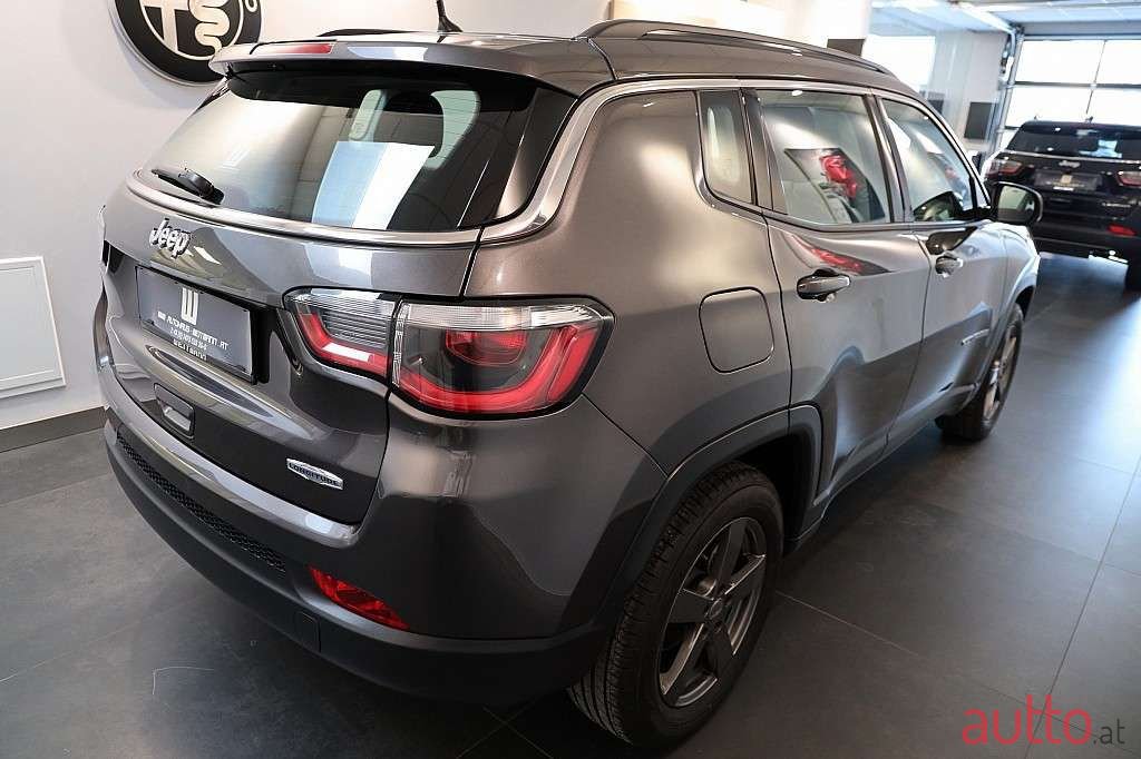 2017' Jeep Compass photo #2