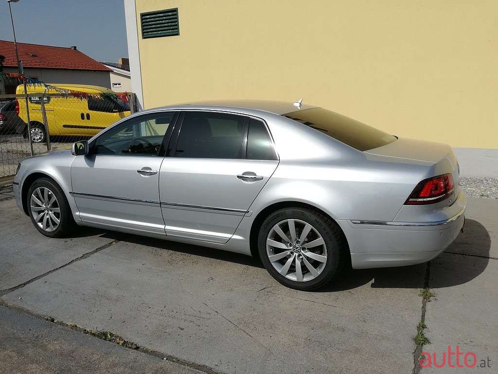 2015' Volkswagen Phaeton photo #4