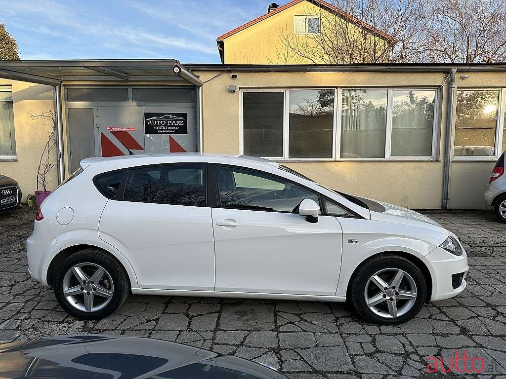 2011' SEAT Leon photo #4