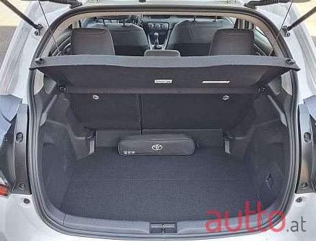 2023' Toyota Yaris photo #5