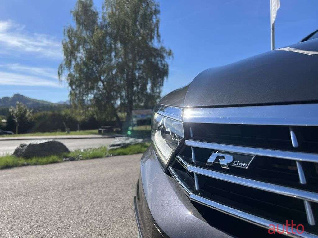 2019' Volkswagen Passat photo #5