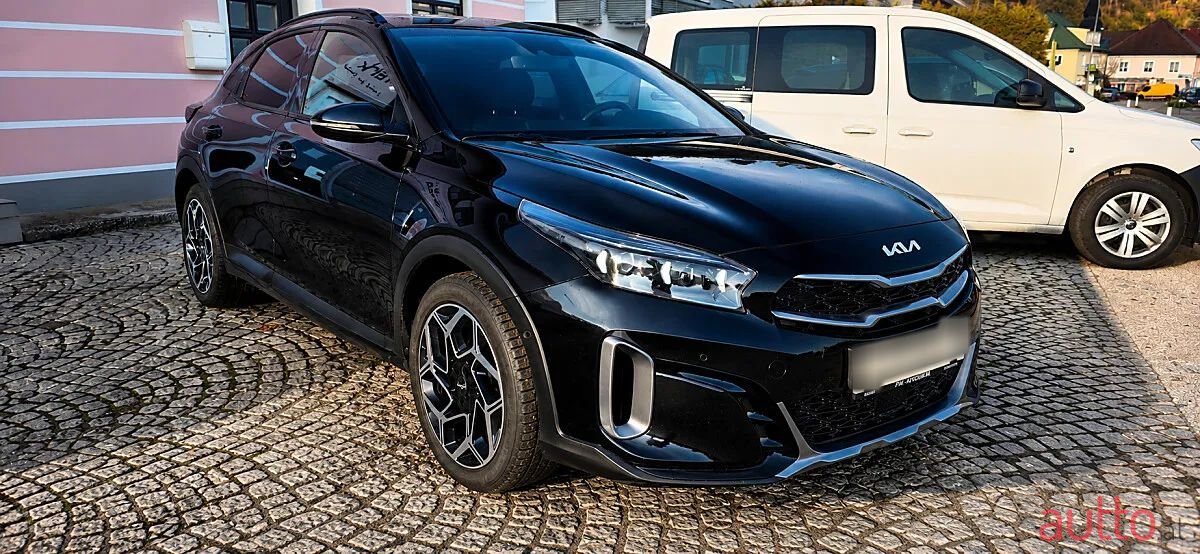 2023' Kia XCeed photo #2