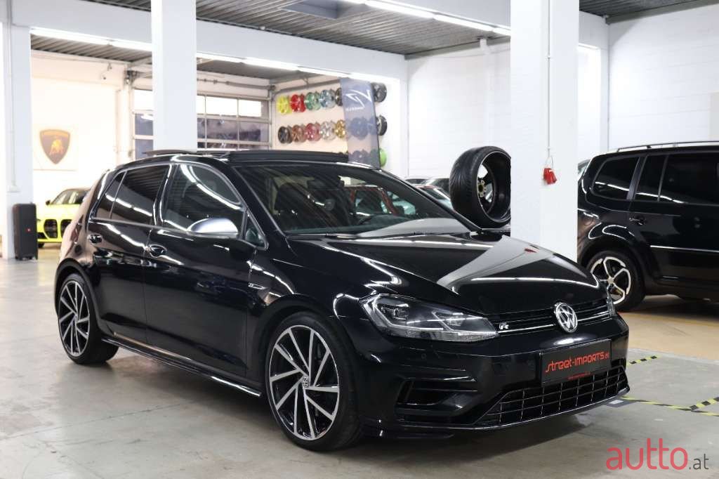 2017' Volkswagen Golf photo #1