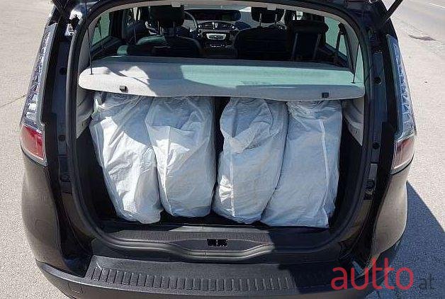 2015' Renault Scenic photo #1