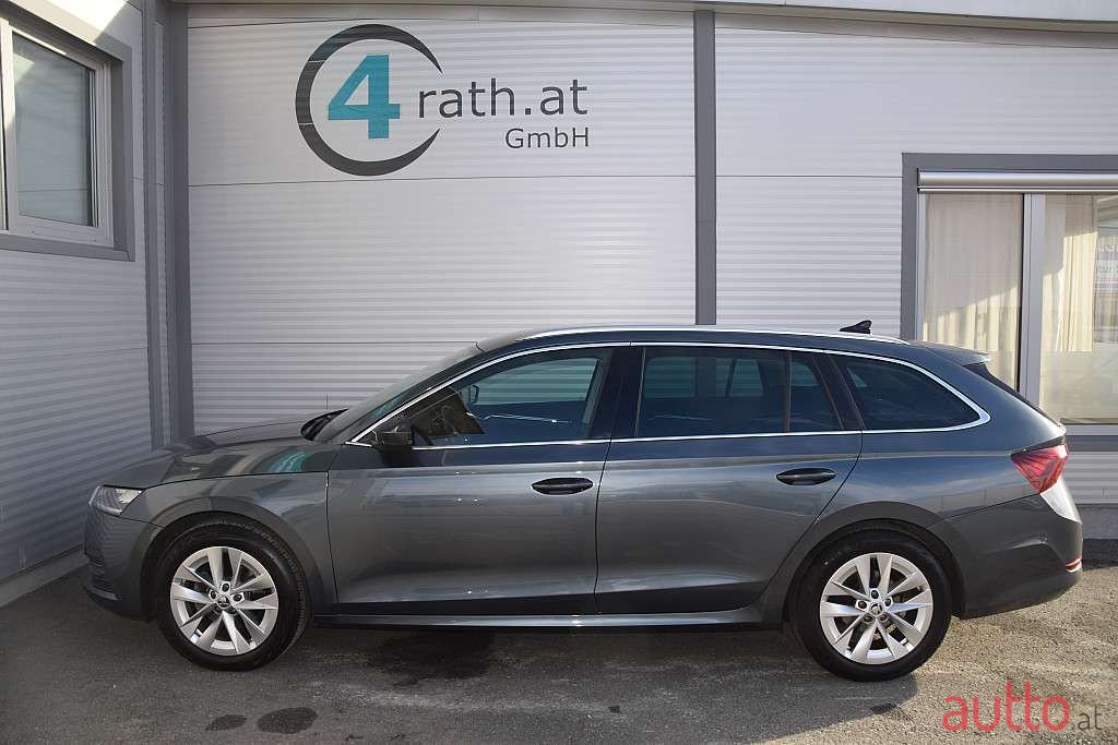 2020' Skoda Octavia photo #6