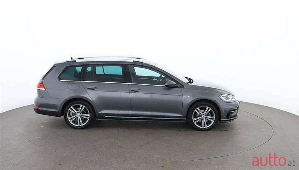 2019' Volkswagen Golf photo #2