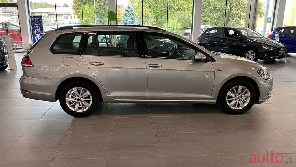 2017' Volkswagen Golf photo #5