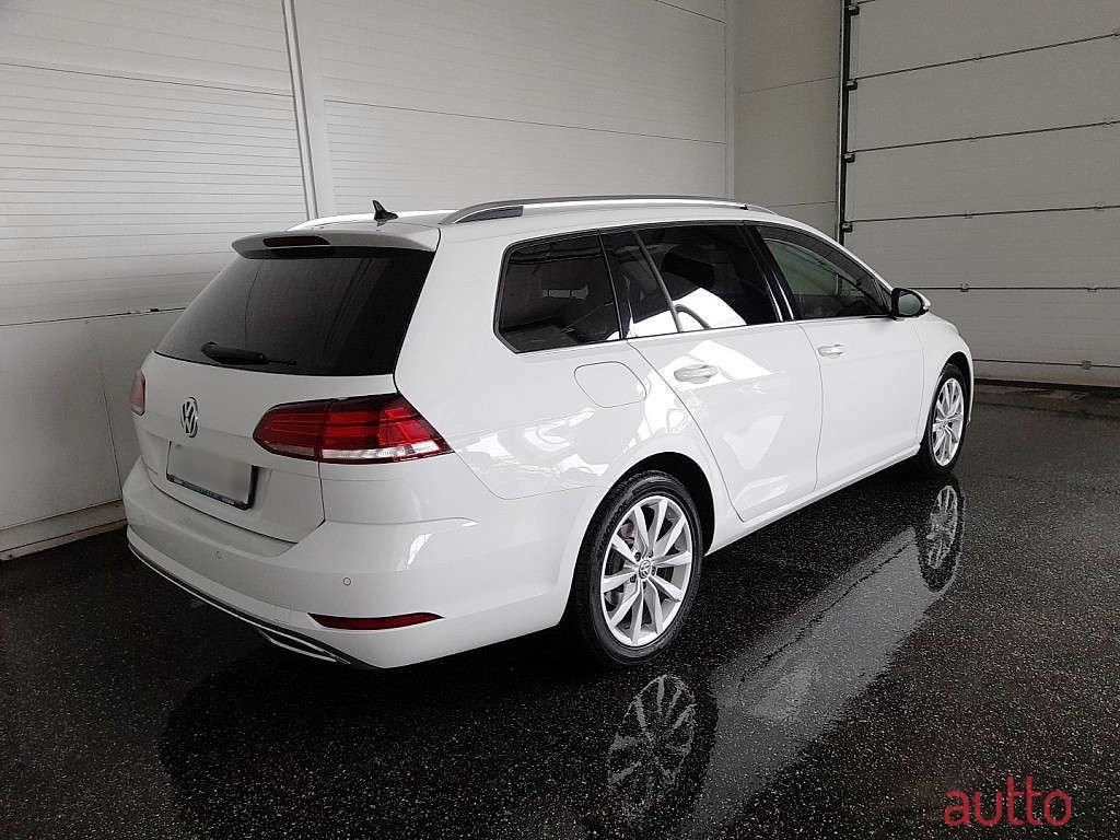 2019' Volkswagen Golf photo #2