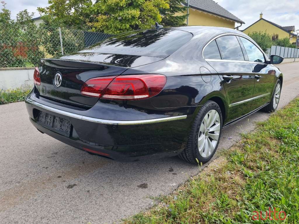 2013' Volkswagen Passat photo #5