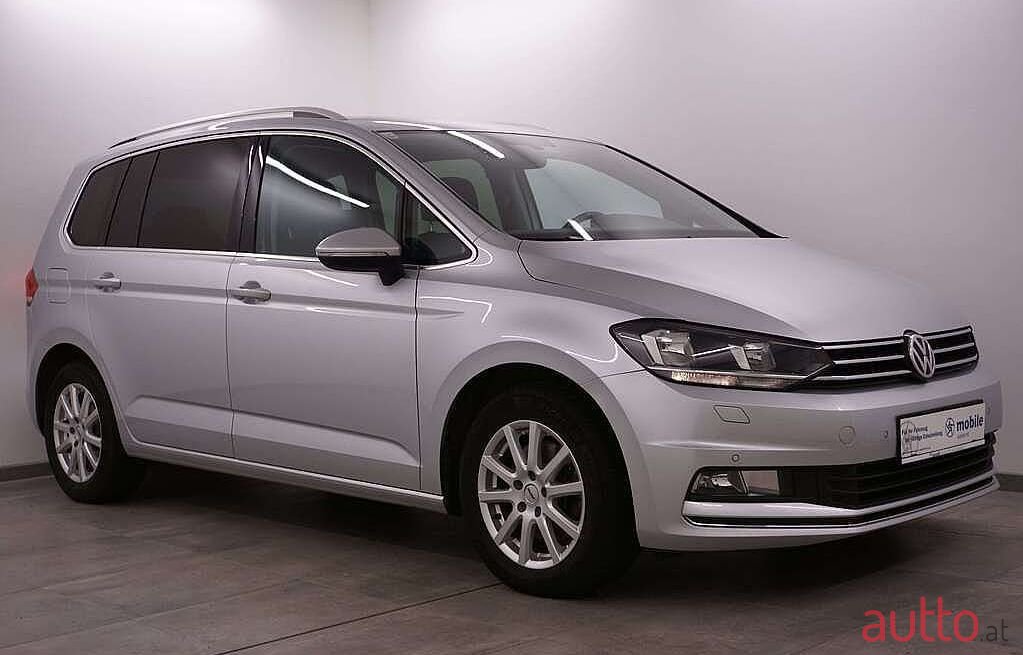 2017' Volkswagen Touran photo #1