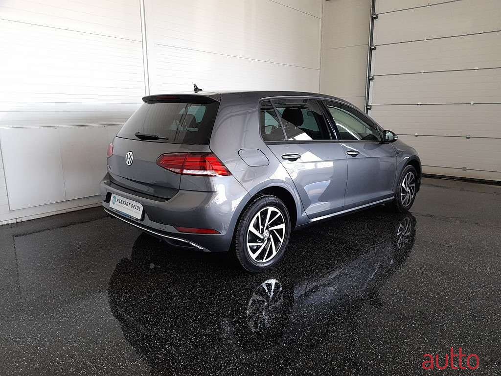 2019' Volkswagen Golf photo #1
