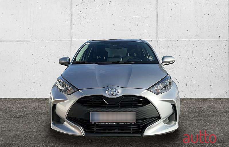 2023' Toyota Yaris photo #2