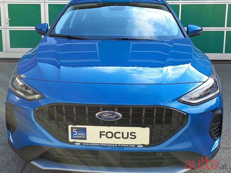 2022' Ford Focus photo #2