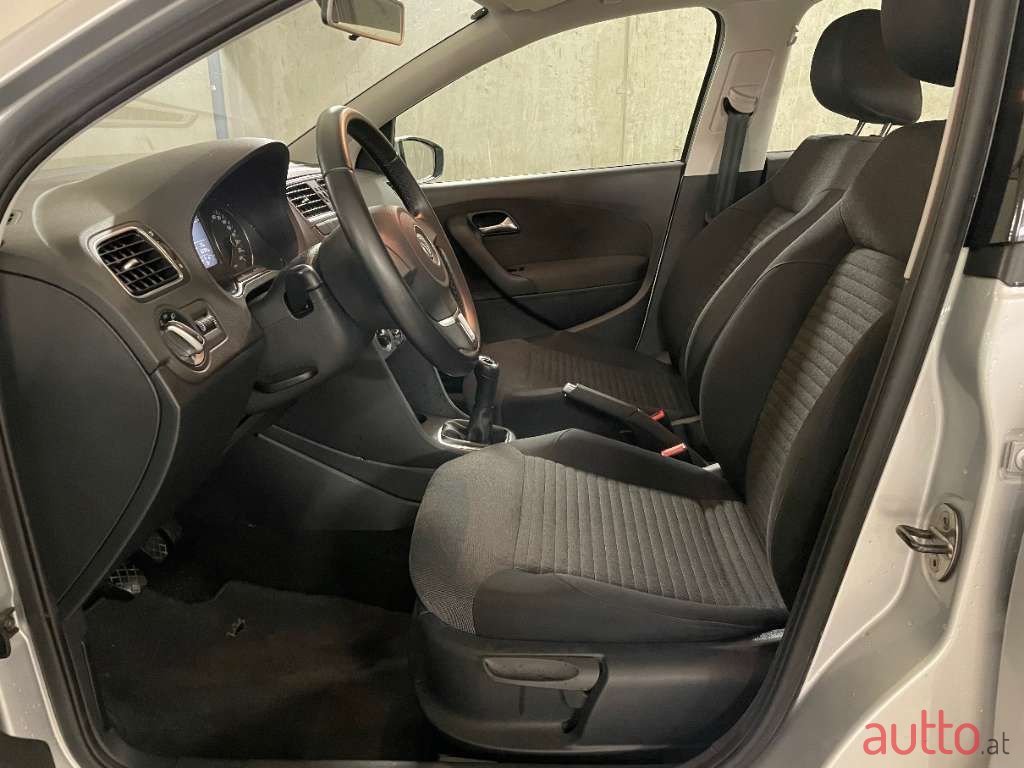 2012' Volkswagen Polo photo #6