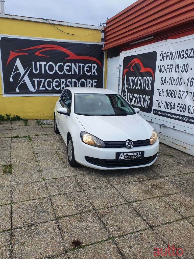 2009' Volkswagen Golf photo #2