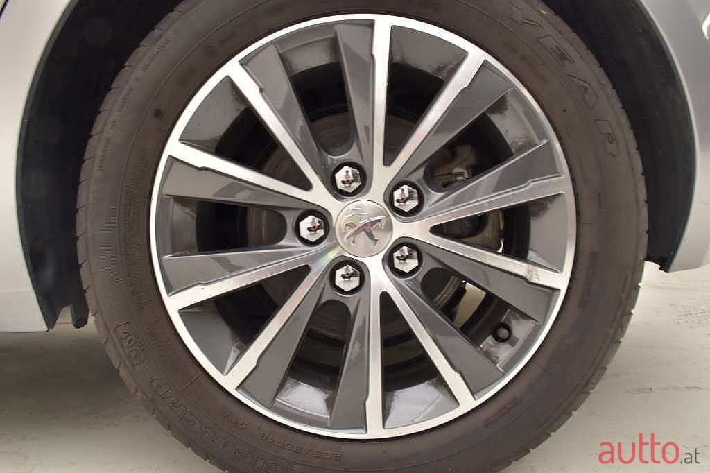 2017' Peugeot 308 photo #5