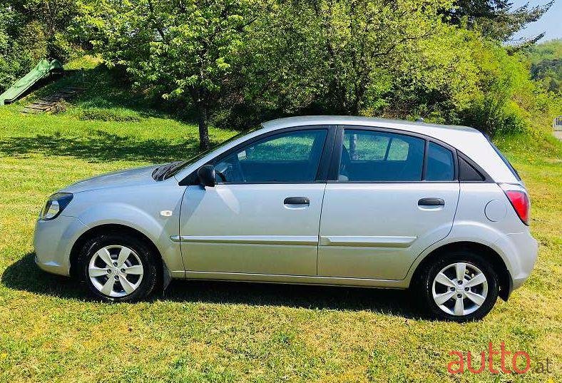 2010' Kia Rio photo #1