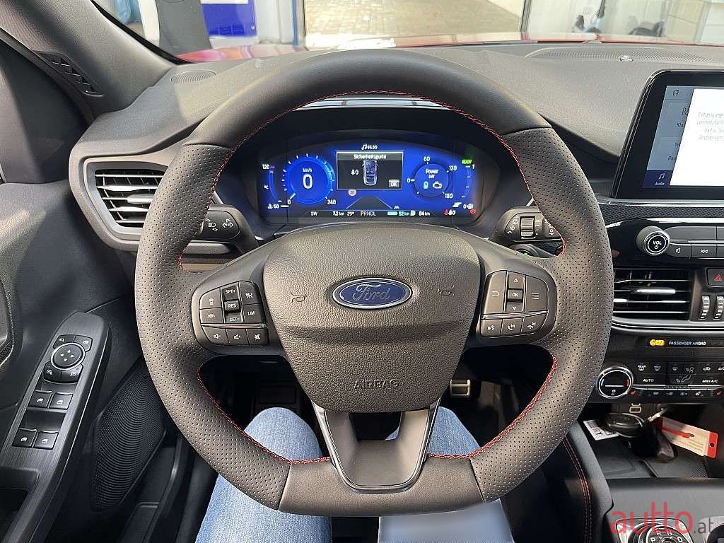 2022' Ford Kuga photo #3