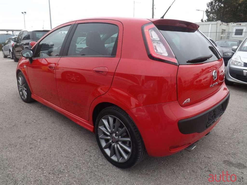 2011' Fiat Punto photo #6