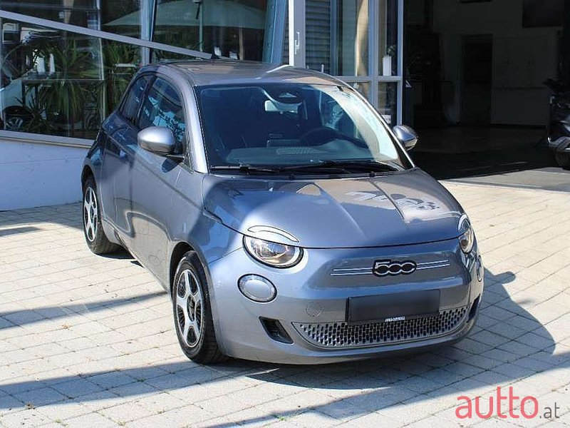 2021' Fiat 500e photo #2