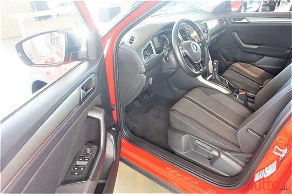 2021' Volkswagen T-Roc photo #4