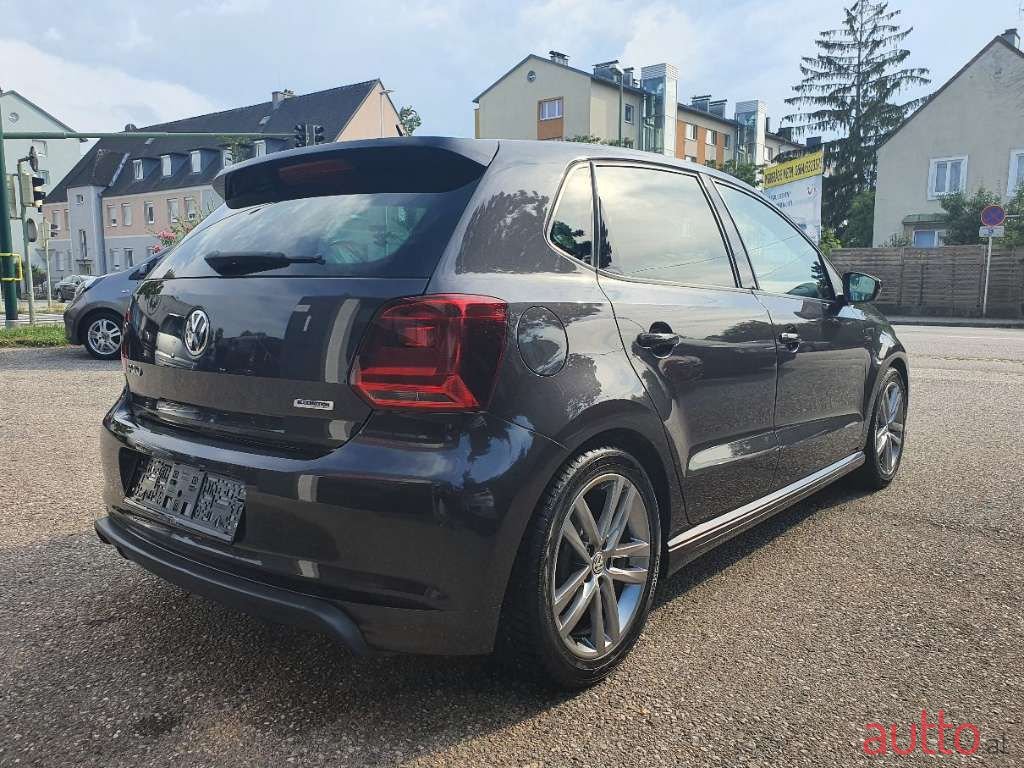2015' Volkswagen Polo photo #3