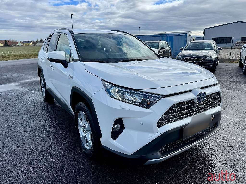 2021' Toyota RAV4 photo #3