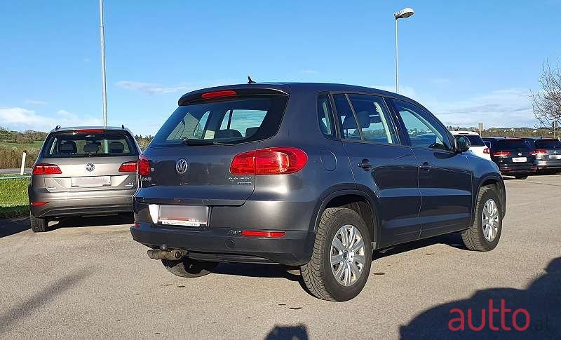 2012' Volkswagen Tiguan photo #5