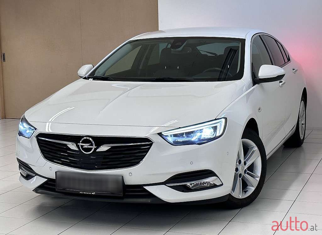 2017' Opel Insignia photo #3