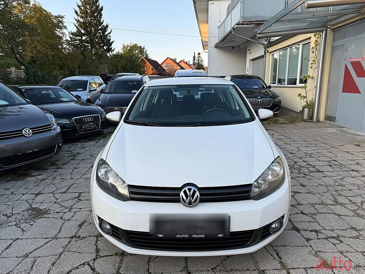 2011' Volkswagen Golf photo #2