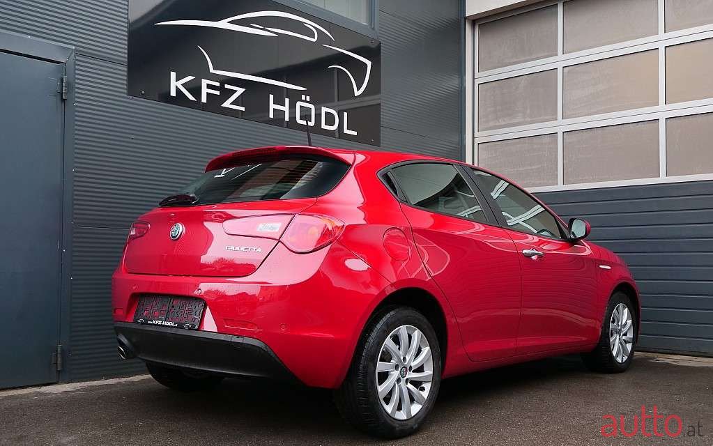 2018' Alfa Romeo Giulietta photo #1