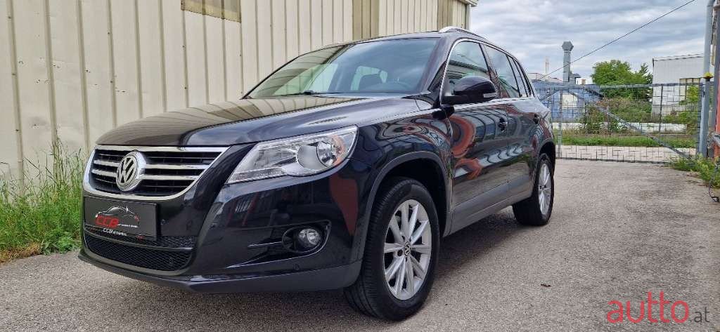 2011' Volkswagen Tiguan photo #1