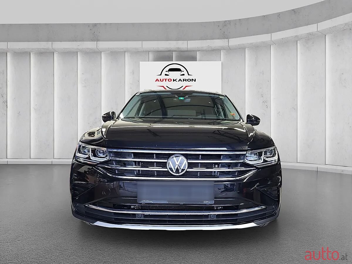 2020' Volkswagen Tiguan photo #2