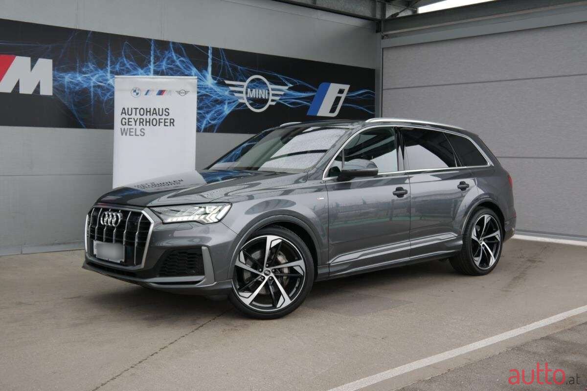 2021' Audi Q7 photo #2