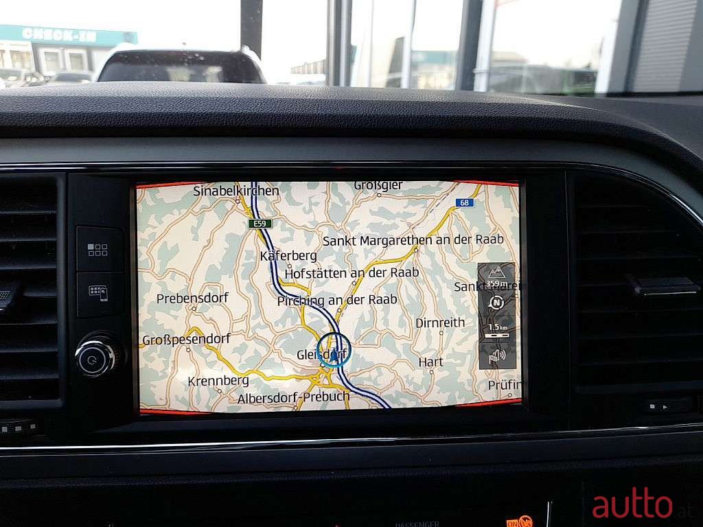 2019' SEAT Leon photo #3