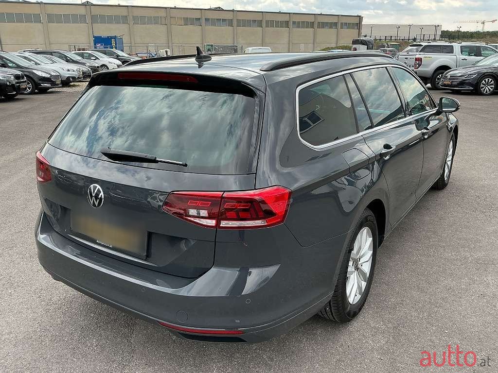 2021' Volkswagen Passat photo #4