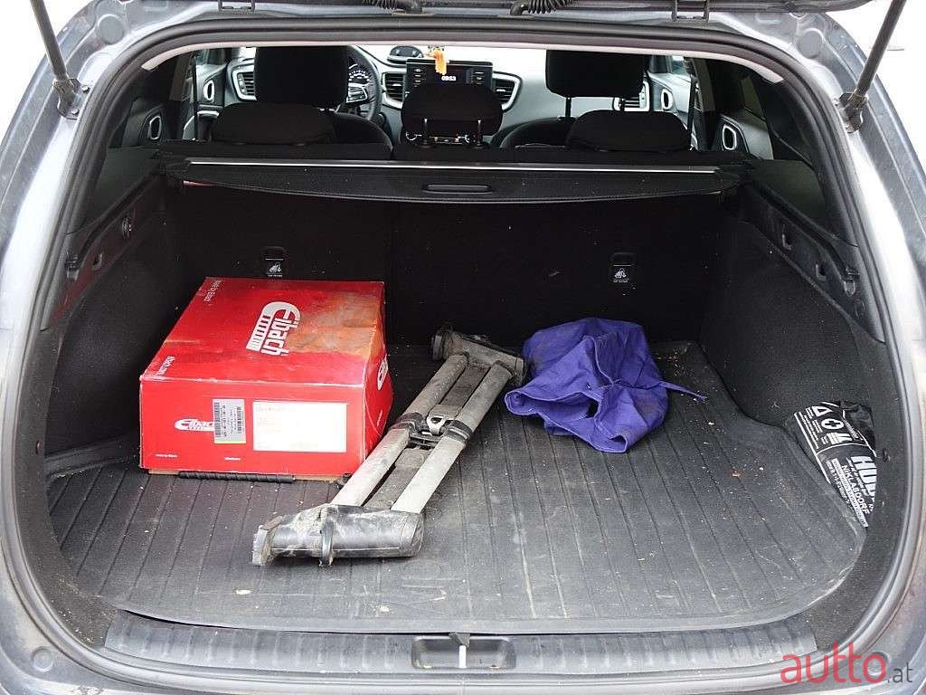 2020' Kia Ceed photo #4