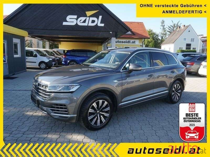 2021' Volkswagen Touareg photo #1