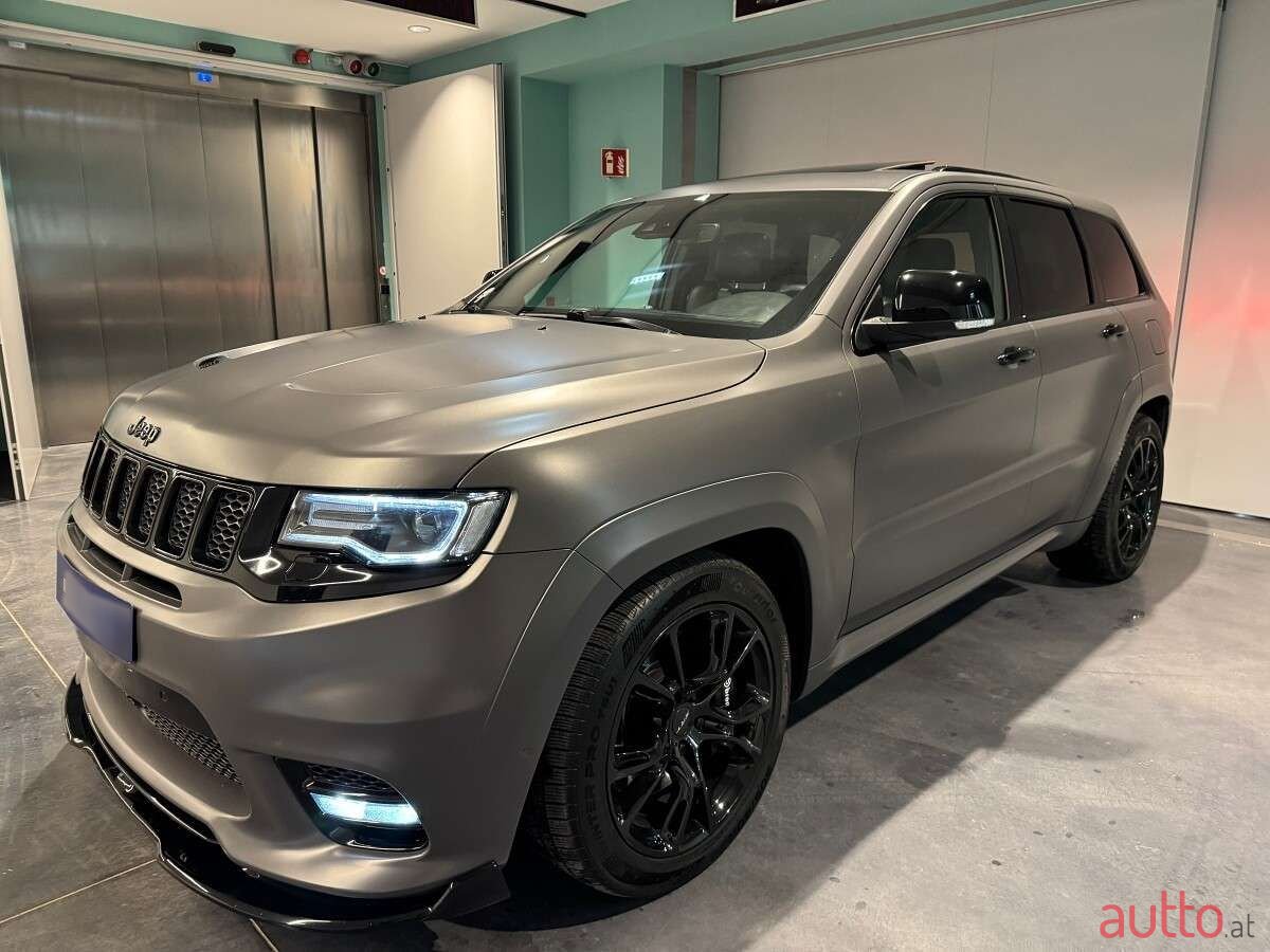 2019' Jeep Grand Cherokee photo #5