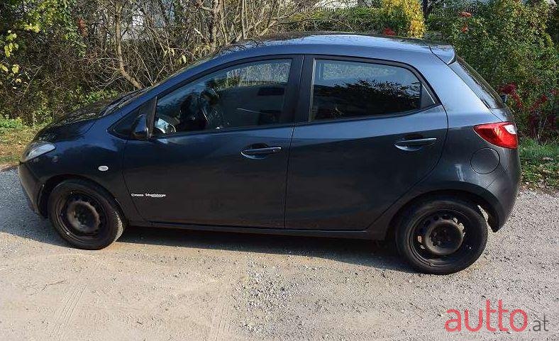 2008' Mazda Mazda2 photo #1