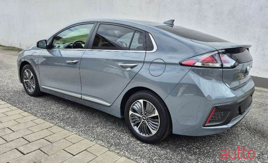 2020' Hyundai Ioniq photo #5