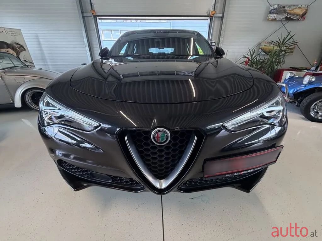 2018' Alfa Romeo Stelvio photo #4