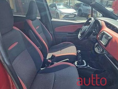 2017' Toyota Yaris photo #6